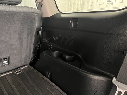 Used 2019 Toyota Highlander Plus AWD/4WD image 36
