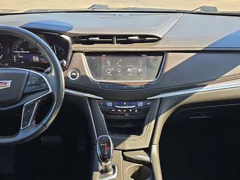 Used 2017 Cadillac XT5 Luxury w/ Driver Awareness Package AWD/4WD image 31