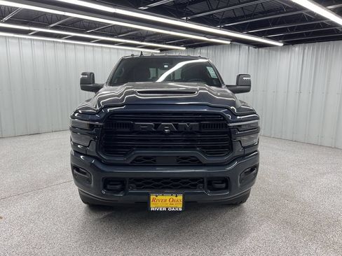 Used 2026 RAM 2500 Laramie AWD/4WD image 2