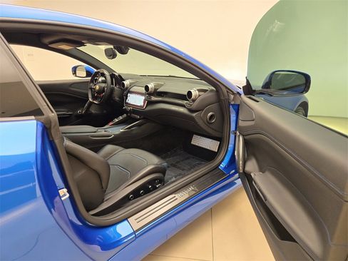 Used 2018 Ferrari GTC4Lusso image 27
