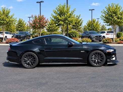 Used 2019 Ford Mustang GT RWD image 6