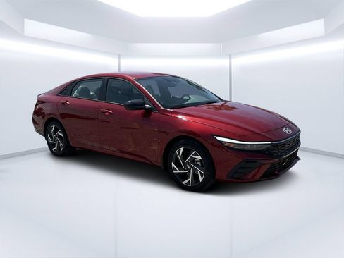New 2025 Hyundai Elantra SEL FWD image 1