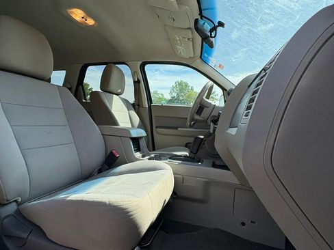 Used 2011 Ford Escape XLT w/ Class II Trailer Tow Pkg AWD/4WD image 28