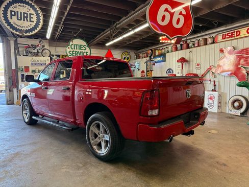 Used 2016 RAM 1500 Express w/ Popular Equipment Group AWD/4WD image 3