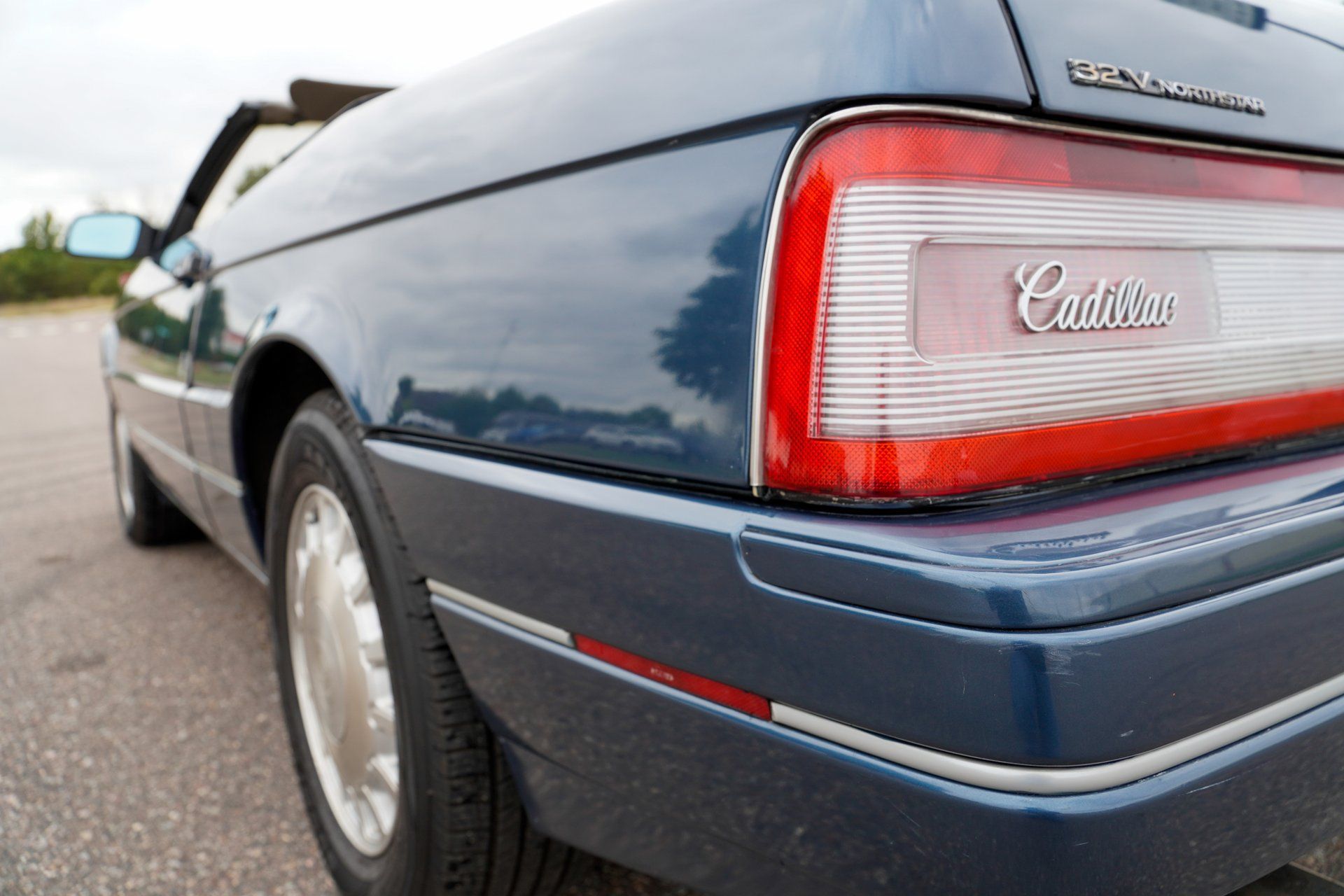 Used 1993 Cadillac Allante FWD image 35