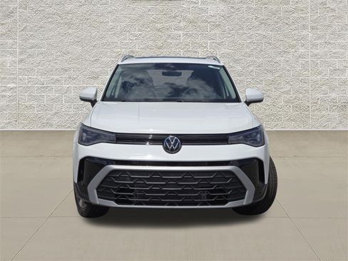 New 2026 Volkswagen Taos SE AWD/4WD image 2