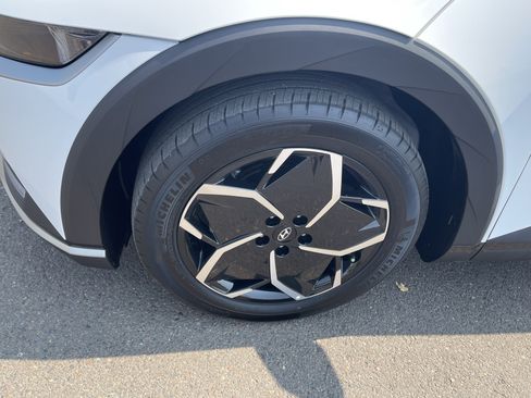 Certified 2024 Hyundai Ioniq 5 SEL RWD image 9