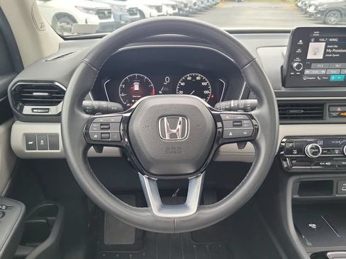 Certified 2025 Honda Pilot Touring image 11
