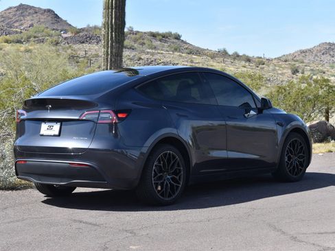 Used 2024 Tesla Model Y Long Range image 8