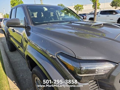 Used 2025 Toyota Tacoma TRD Sport AWD/4WD image 4