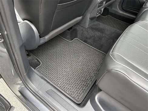 Certified 2022 Volkswagen Tiguan SE R-Line image 22