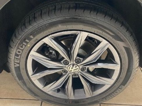 Used 2023 Volkswagen Tiguan SE FWD image 29