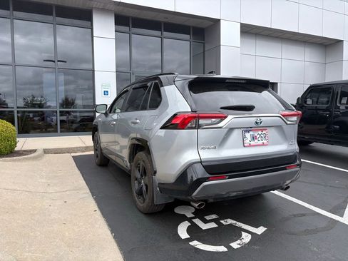 Used 2019 Toyota RAV4 XSE AWD/4WD image 6