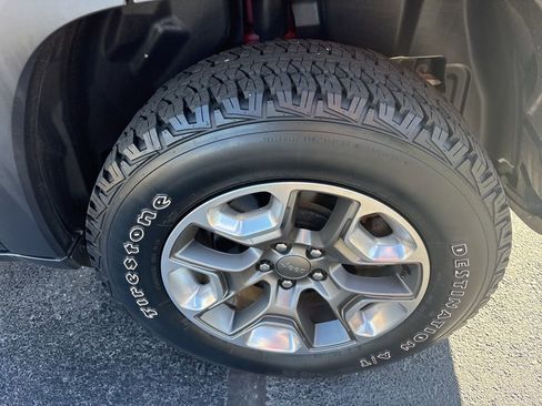 Used 2019 Jeep Cherokee Trailhawk w/ Cold Weather Group AWD/4WD image 9