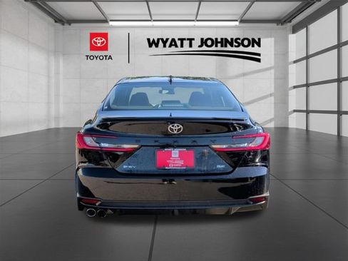 Used 2025 Toyota Camry SE FWD image 4