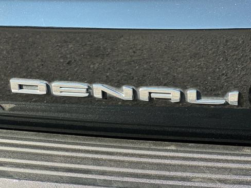 Used 2022 GMC Yukon XL Denali image 27