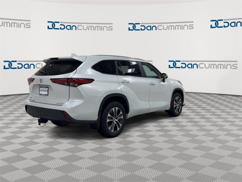 Used 2023 Toyota Highlander XLE image 8