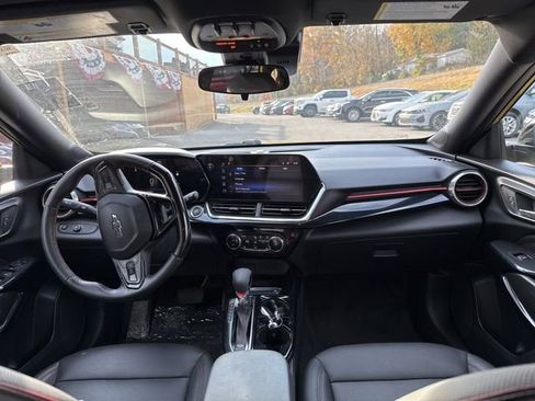 Used 2024 Chevrolet Trax RS w/ Sunroof Package image 14