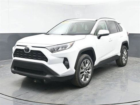Used 2019 Toyota RAV4 XLE Premium image 9