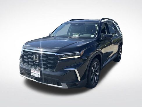 Used 2023 Honda Pilot Touring image 3