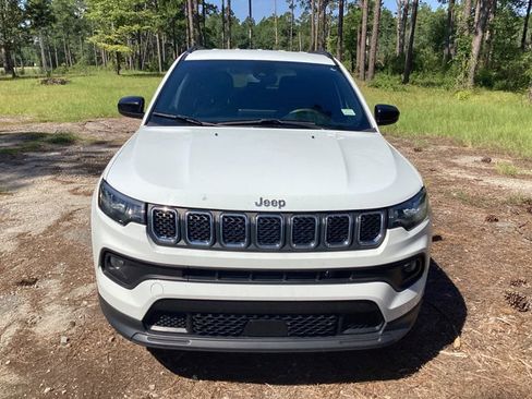 Used 2024 Jeep Compass Latitude image 2