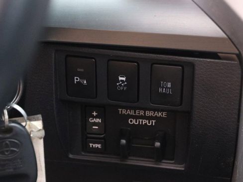Used 2017 Toyota Tundra Platinum AWD/4WD image 15