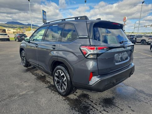 Used 2025 Subaru Forester Premium AWD/4WD image 2
