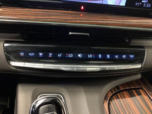 Used 2023 Cadillac Escalade Premium Luxury w/ Performance Package AWD/4WD image 66