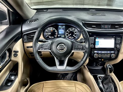 Used 2017 Nissan Rogue SV AWD/4WD image 18