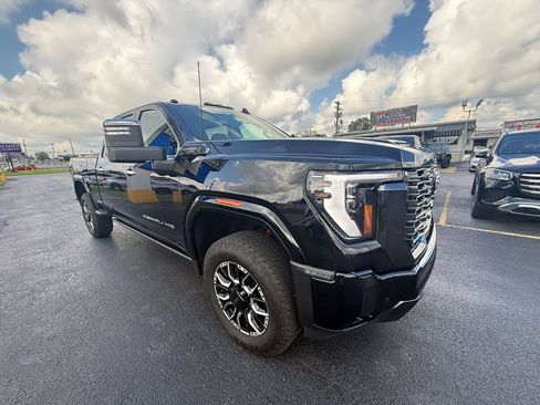 Used 2024 GMC Sierra 3500 Denali Ultimate AWD/4WD image 1
