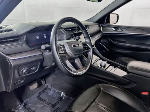 Used 2022 Jeep Grand Cherokee Overland AWD/4WD image 9