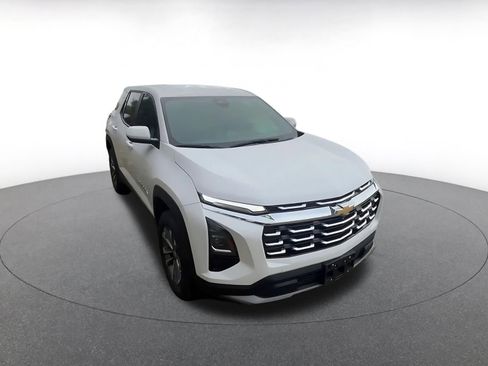 Used 2025 Chevrolet Equinox LT image 3