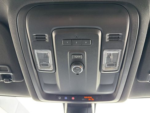 Used 2022 GMC Yukon XL SLT image 39