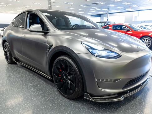 Used 2023 Tesla Model Y Long Range AWD/4WD image 3