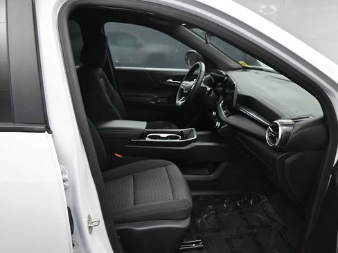 Used 2025 Chevrolet Equinox LT AWD/4WD image 18