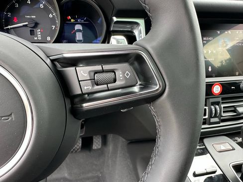 Used 2026 Porsche Macan AWD/4WD image 17