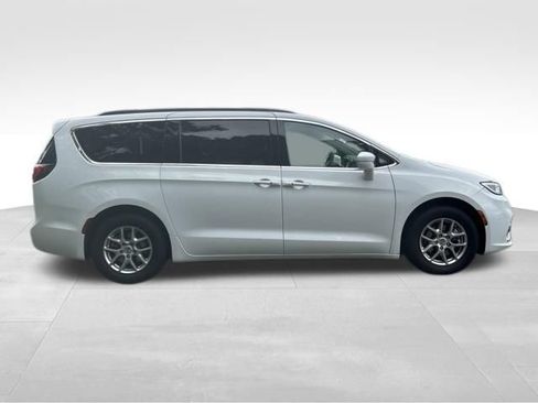 Used 2021 Chrysler Pacifica Touring FWD image 6