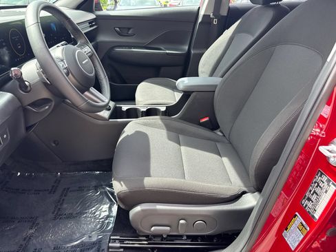 Used 2025 Hyundai Kona SEL FWD image 9