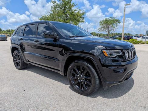 Used 2020 Jeep Grand Cherokee Altitude RWD image 2