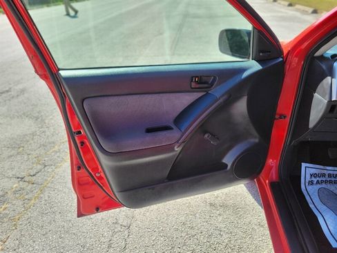 Used 2006 Toyota Matrix XR image 19