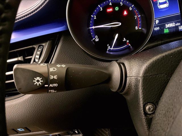 Used 2021 Toyota C-HR XLE FWD image 30