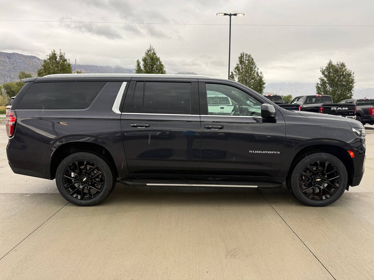 Used 2023 Chevrolet Suburban LS AWD/4WD image 2