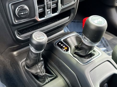Used 2025 Jeep Wrangler Unlimited Sport AWD/4WD image 12