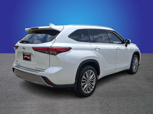 Used 2022 Toyota Highlander Platinum AWD/4WD image 4