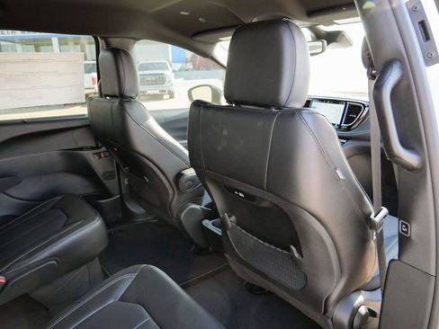 New 2026 Chrysler Pacifica Select image 19