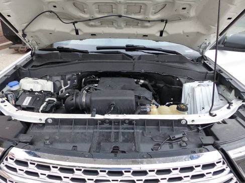 Used 2020 Ford Explorer XLT w/ Equipment Group 202A AWD/4WD image 18