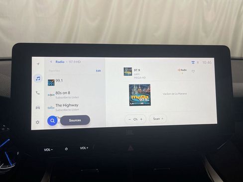 Used 2024 Toyota Venza XLE image 16