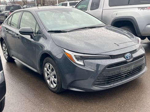 Used 2025 Toyota Corolla LE image 2