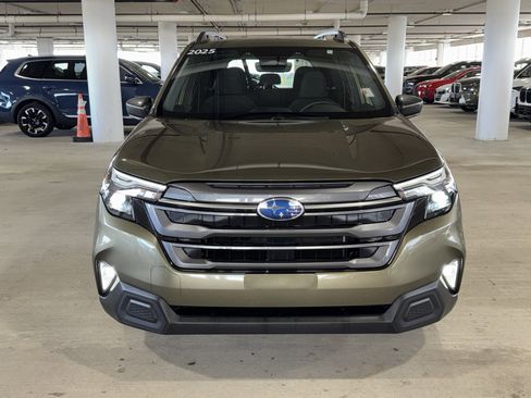 Used 2025 Subaru Forester Premium image 3