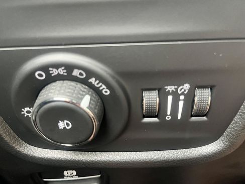 Used 2023 Jeep Grand Cherokee Limited w/ Luxury Tech Group II AWD/4WD image 34